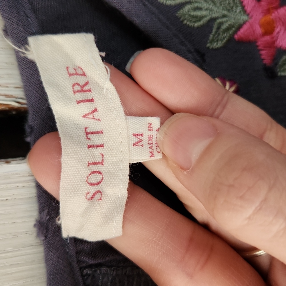 Solitaire Slate Blue Embroidered Blouse Size Medium - Picture 2 of 6